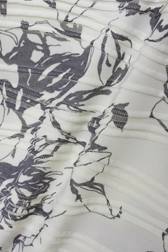 TORNADO MART(トルネードマート) |TORNADO MART∴ウェーブタックジャカードフラワープリントカットソー