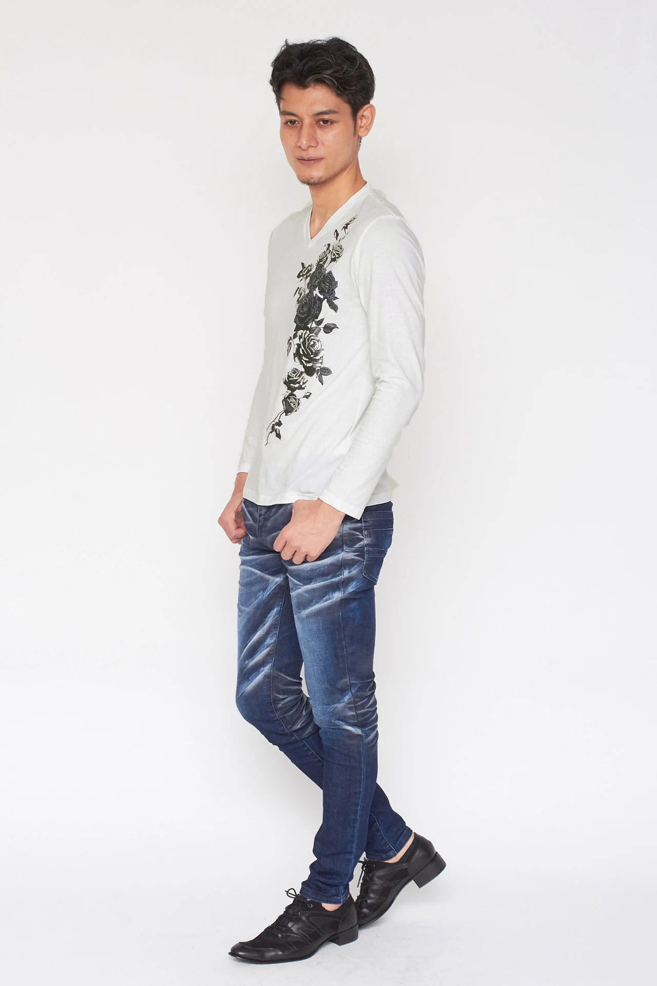 TORNADO MART∴ローズビーズプリントVネックカットソー / TORNADO MART