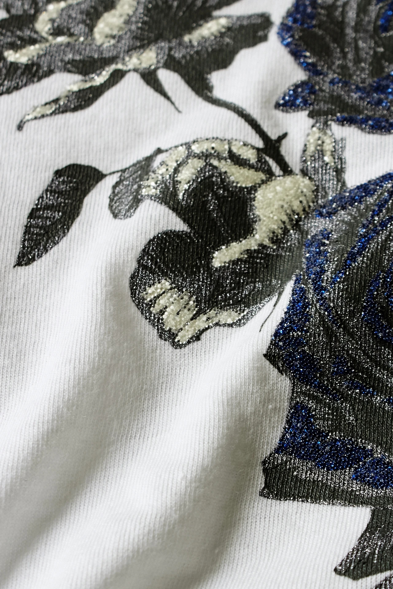 TORNADO MART∴ローズビーズプリントVネックカットソー / TORNADO MART