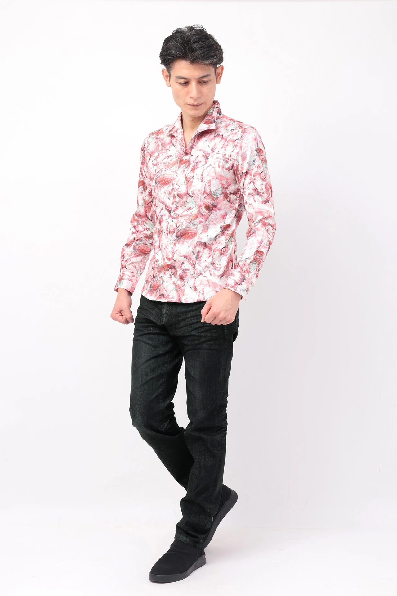 TORNADO MART∴ブラックコーティングスリムテーパードデニム / TORNADO