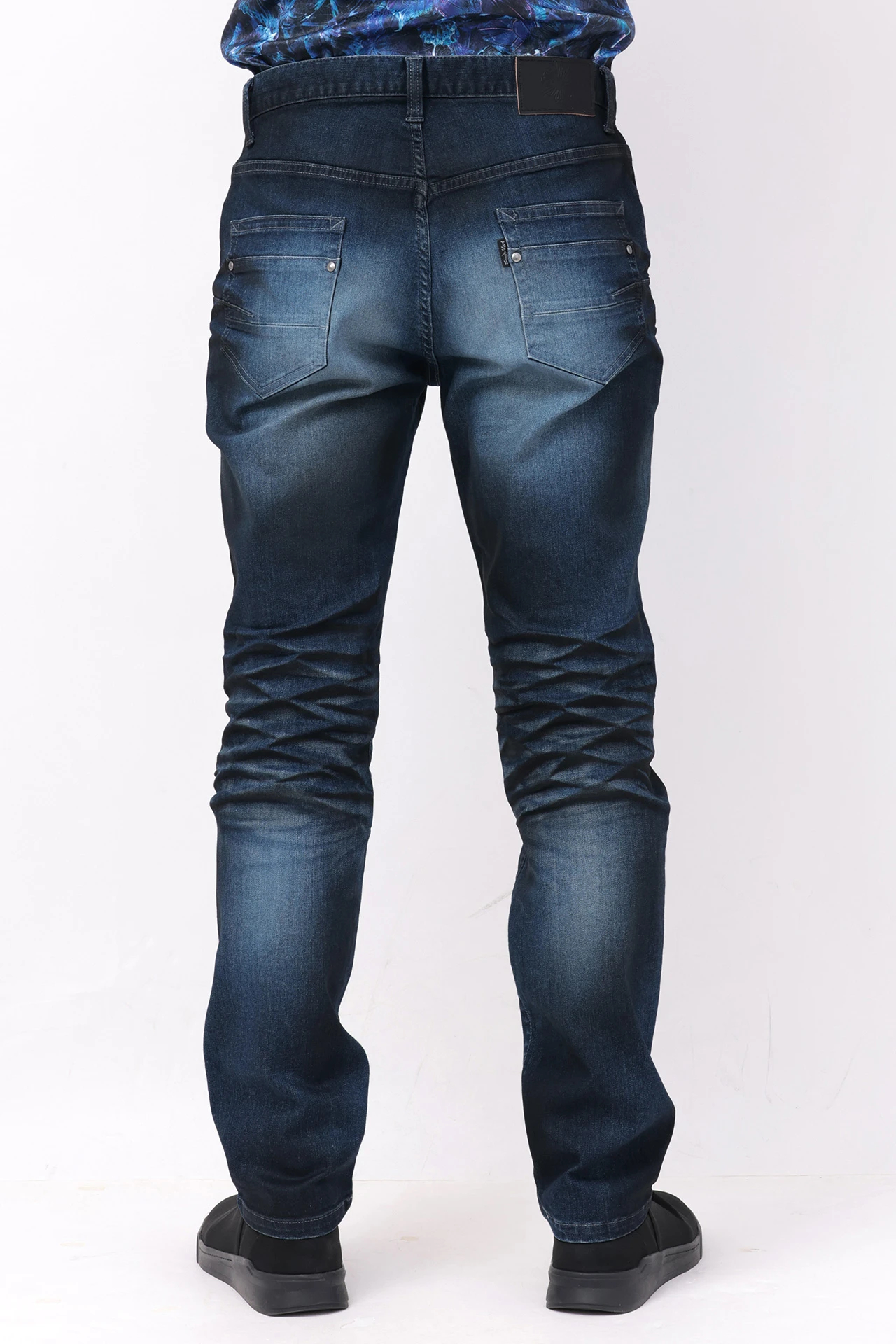 TORNADO MART∴ブラックコーティングスリムテーパードデニム / TORNADO