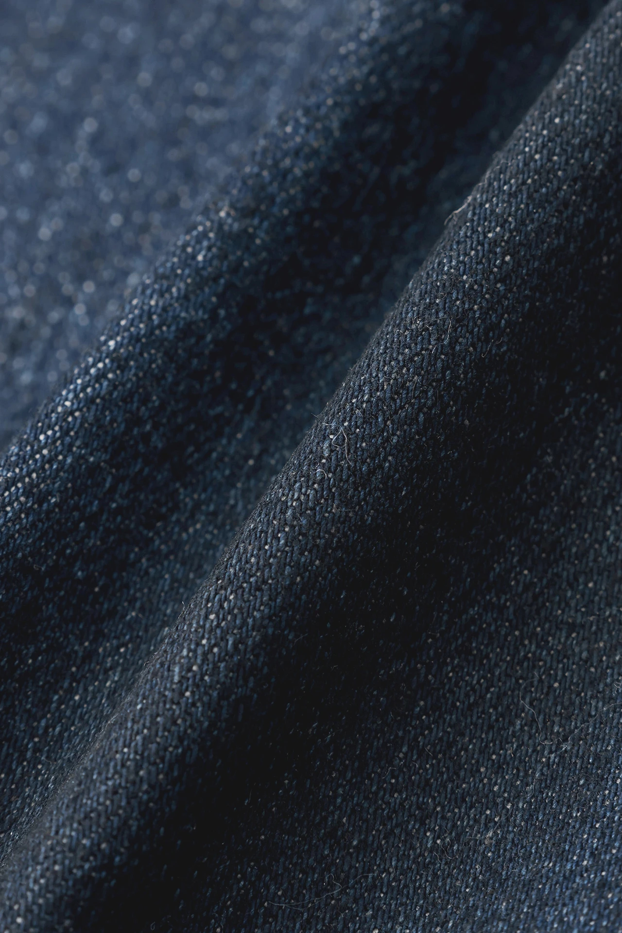 TORNADO MART∴ブラックコーティングスリムテーパードデニム