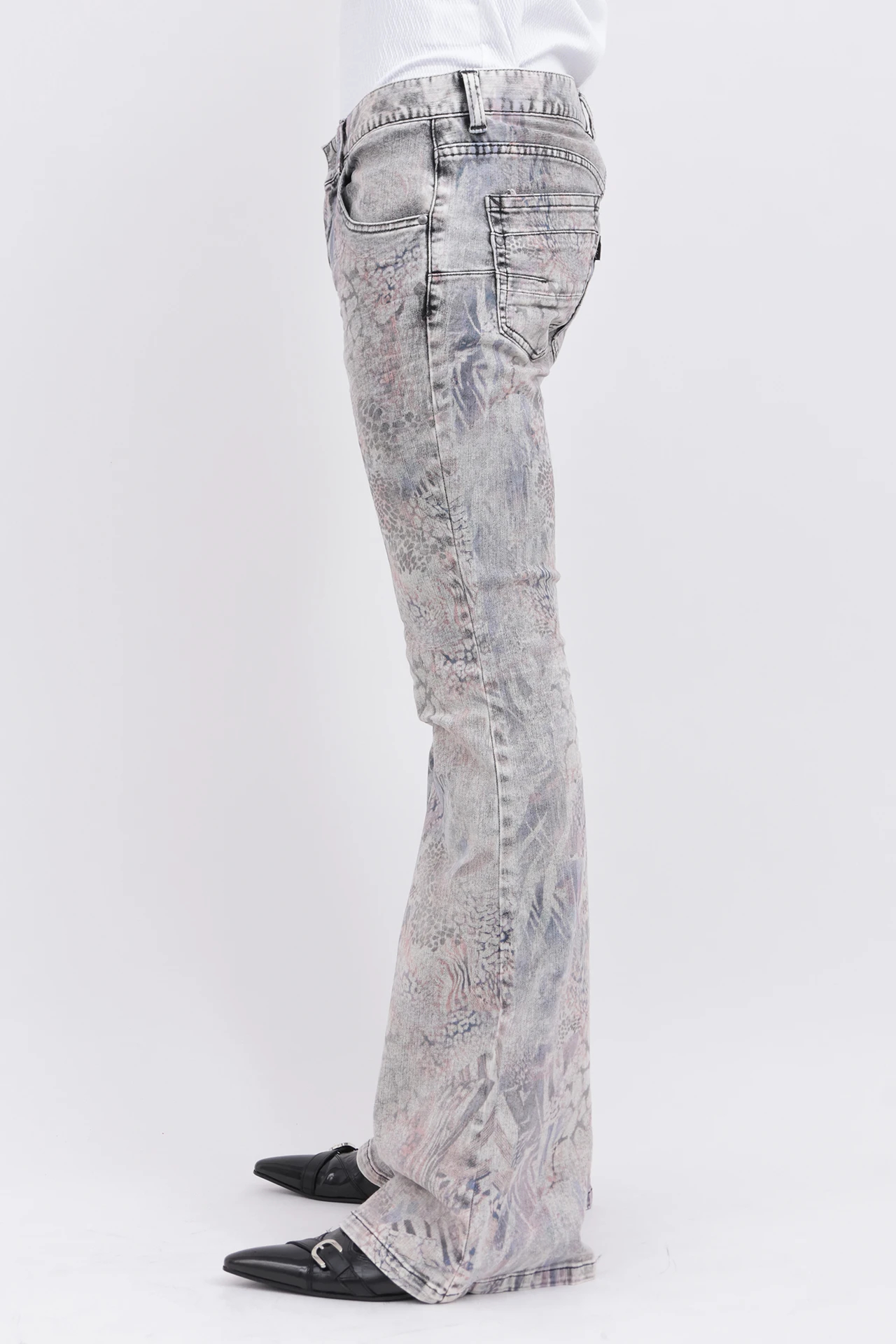 【美品】tornado mart フレアデニム パイソン ベルボトム ｱﾆﾏﾙｲﾝｸｼﾞｪｯﾄﾍﾞﾙﾎﾞﾄﾑ / TORNADO MART（トルネードマート）のカジュアル