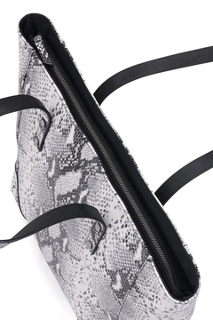 TORNADO MART(トルネードマート) |TORNADO MART∴パイソンプリントレザートートバッグ