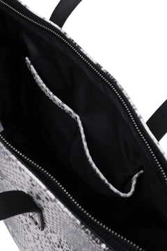 TORNADO MART(トルネードマート) |TORNADO MART∴パイソンプリントレザートートバッグ