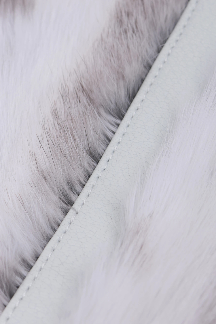  FURS 高級ラビットファー　フード付き ホワイト×ライトグレー FURS 高級ラビットファー フード付き ホワイト×ライトグレー FURS 高級